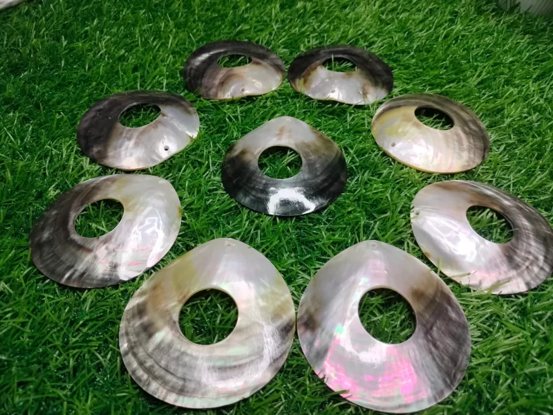 { 3 Inch } Natural Circle  Mother of pearl shells Shine Black and White ( Customized Design) - Image 4