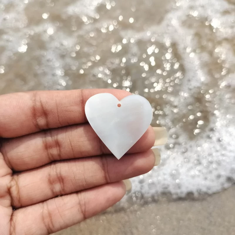 1 Inch Heart Mother of pearl shells (Customized Design) 1 Inch Heart Mother of pearl shells (Customized Design)