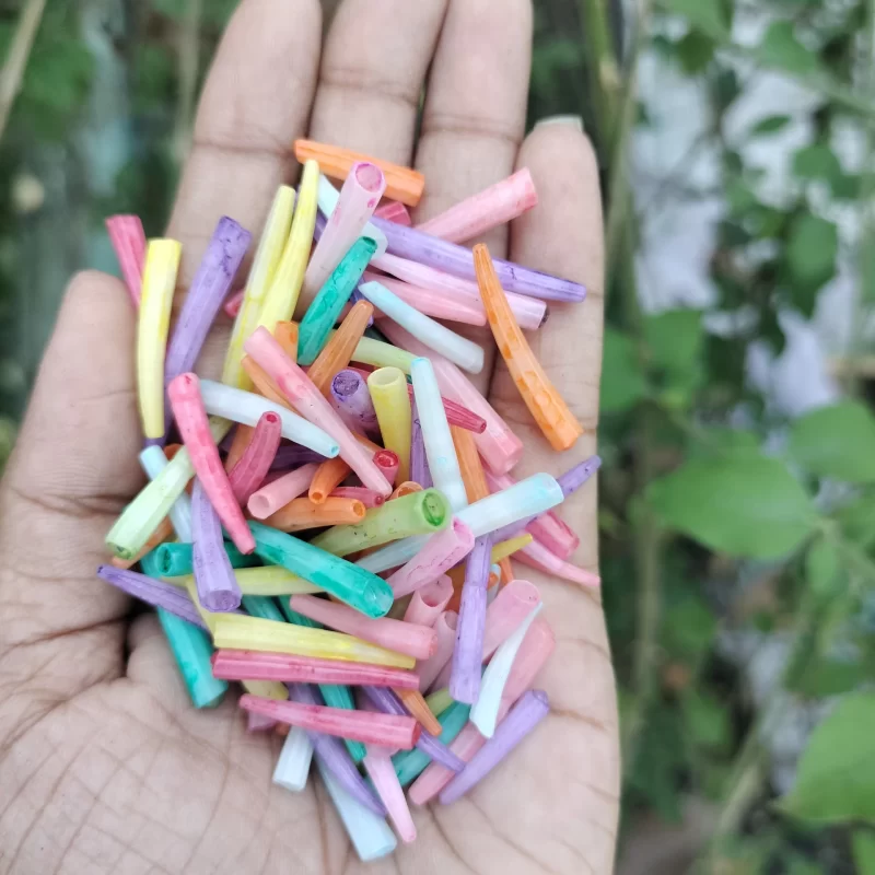 Mixed Colour Ridged Dentalium octagulatum Shells 0.5 to 1 inches { 2.2 Lbs }1 Kg Mixed Colour Ridged Dentalium octagulatum Shells 0.5 to 1 inches { 2.2 Lbs }1 Kg