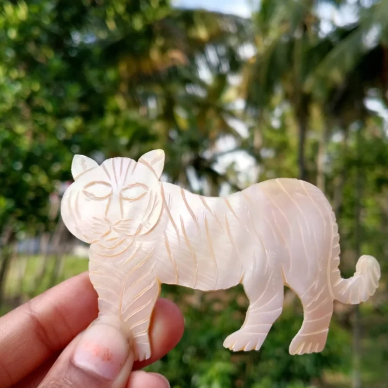 Tiger Shape MOP Shell Hand-carved Tiger Shape Mother of Pearl Shell for crafts and jewelry